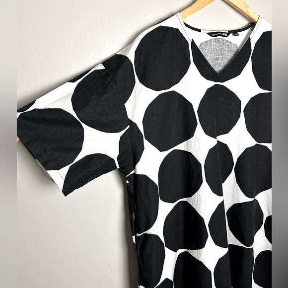 Marimekko x Uniqlo Dress XS Black White Bold Print Linen Cotton Kaftan Pockets - Picture 3 of 8
